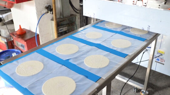 Otomatik Düşük Maliyetli Küçük Alan Kaplayan, Eşit Tortilla Üretimi İçin Hamur Ayırıcı Yuvarlayıcılı Tortilla Üretim Hattı